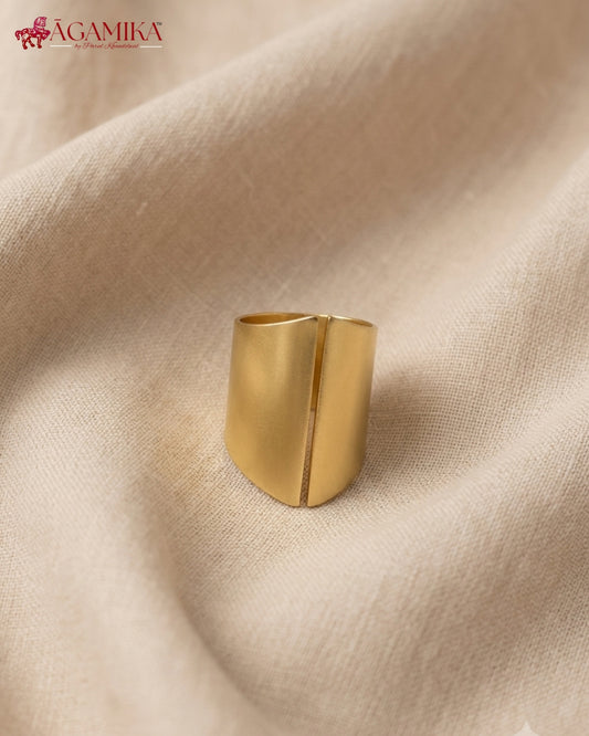 Dṛḍha Ring- gold plated Brass ring